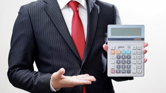 ラウンダーを外注(アウトソース)するのにかかる費用は?価格相場、内製化との比較や委託会社を選ぶポイントを解説